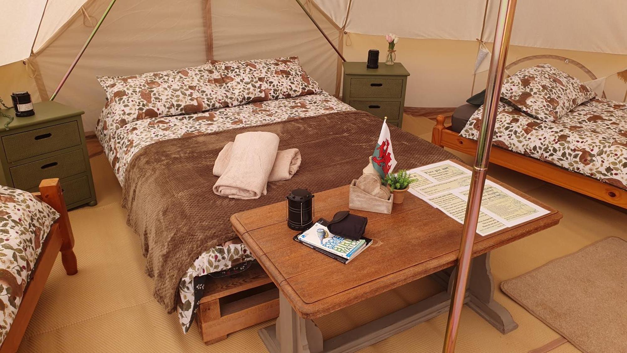 فندق Calon Y Goedwig Glamping لياندوفيري المظهر الخارجي الصورة